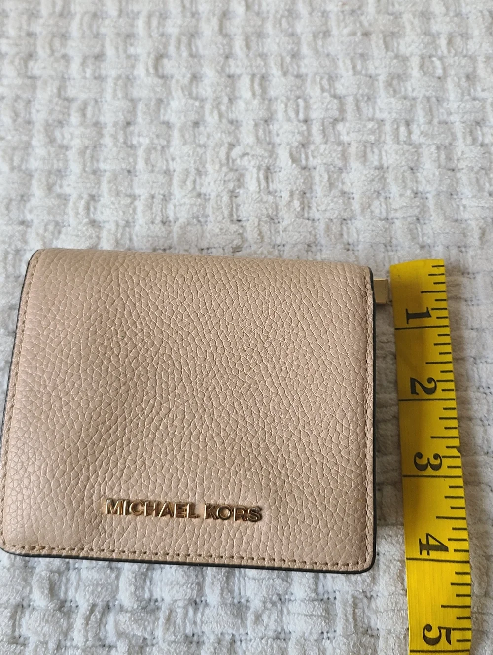 MICHAEL KORS Pebbled Leather Small Wallet in Beige with Gold Logo - Picture 11 of 12